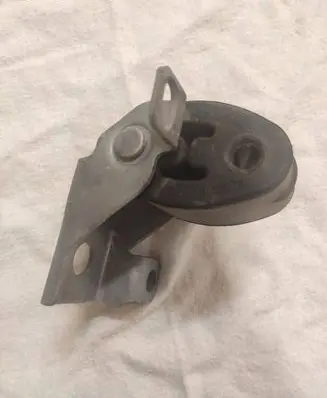 Volvo S60 Muffler mount bracket/holder 31478512 31452075