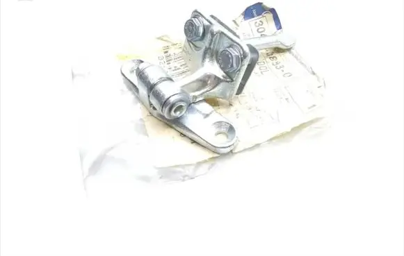 Mercedes-Benz C W202 Rear door lower hinge A2027302037