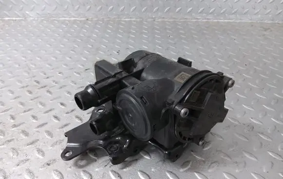 BMW X5 G05 Oil breather separator 11157925768 7925768
