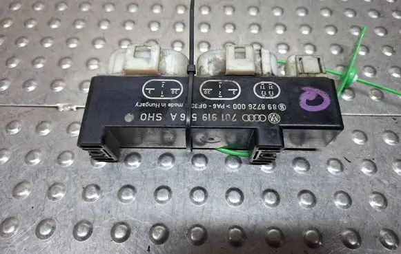 Ford Galaxy Coolant fan relay S27705262 701919506A