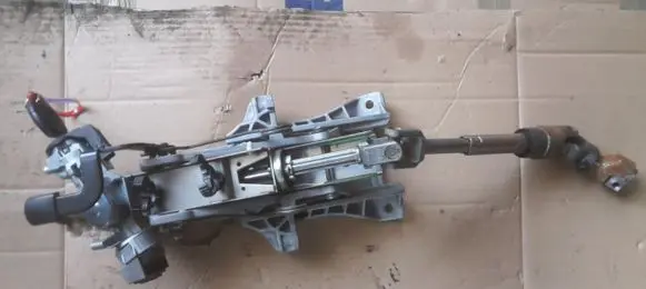 Ford Focus C-MAX Steering wheel axle