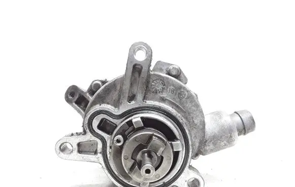 Volvo V70 Vacuum pump 08699237