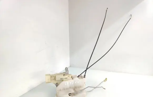 Isuzu D-Max Front door lock