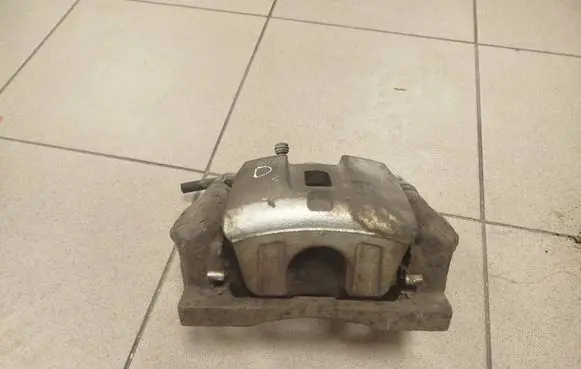 Lexus RX 330 - 350 - 400H Front brake caliper 6408