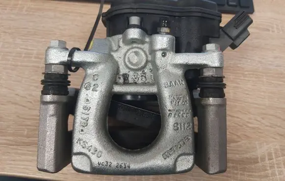 Mazda 3 III Rear brake caliper BAY02661X