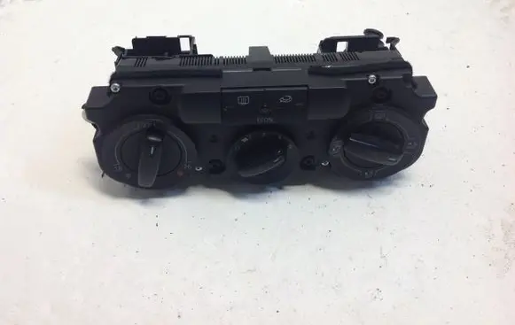 Volkswagen PASSAT B6 Climate control unit 3C2820045A