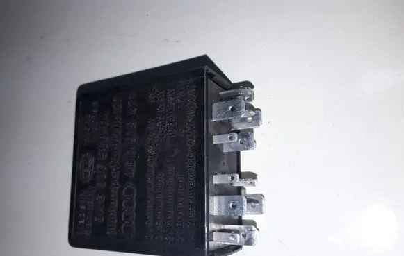 Audi A6 S6 C5 4B Light relay 4B0919471