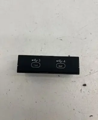 Audi Q7 4M USB socket connector 4N1035722 01214100000