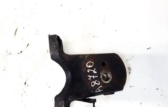 Toyota Land Cruiser (J100) Engine mounting bracket