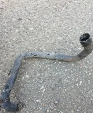 Volkswagen PASSAT B6 Engine coolant pipe/hose