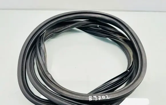 Trunk rubber seal (body)