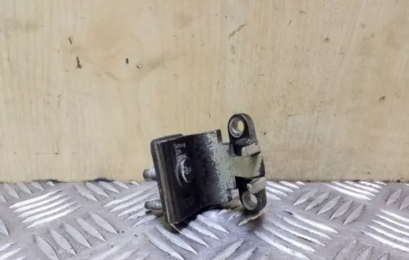 Volkswagen PASSAT B5.5 Tailgate/trunk/boot hinge 3B9827301E