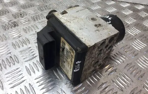 Volkswagen PASSAT B6 ABS Pump 3C0614109T 8158