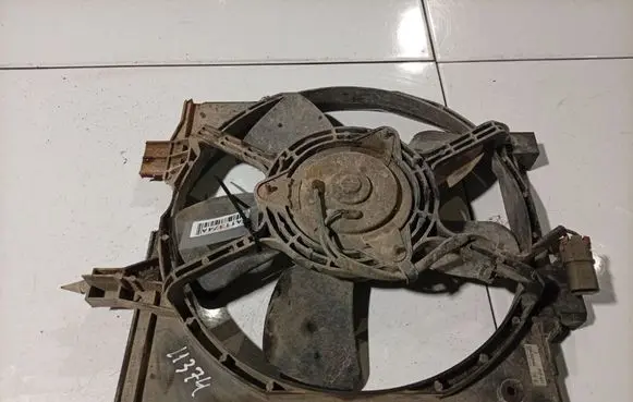 Mazda 323 F Radiator cooling fan shroud