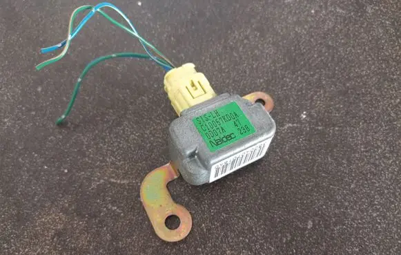 Mazda Premacy Airbag deployment crash/impact sensor C10057KD0A 0D07A