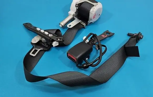 Toyota Auris E180 Front seatbelt 7P4170P IMPRK1573102