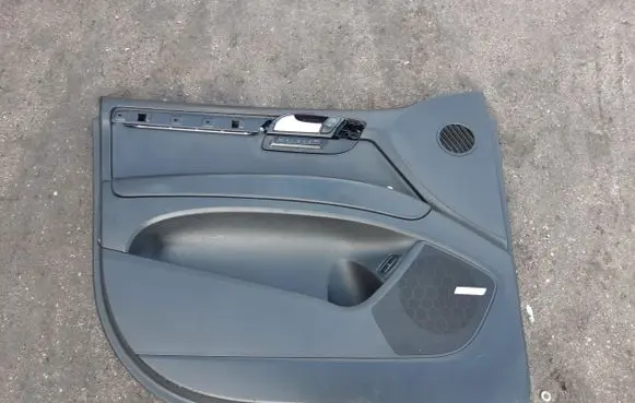 Audi Q7 4L Front door card panel trim