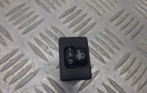 Toyota Avensis T270 Headlight level height control switch 841520-2040