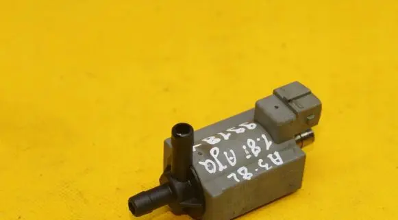 Audi A3 S3 8L Valve vacuum 078906283A