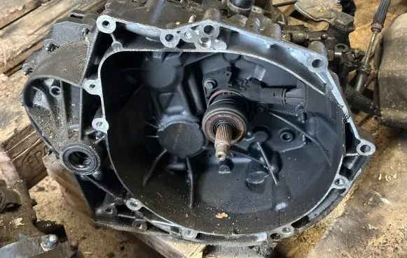 Peugeot 5008 Manual 6 speed gearbox 9686219310