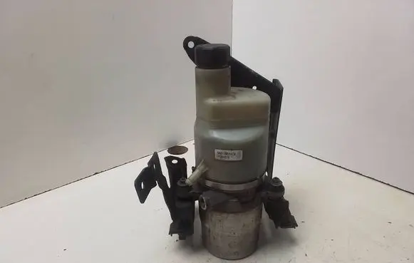 Volvo V50 Power steering pump 5N513K514CA 31202520