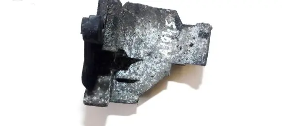 Ford Focus Engine mounting bracket