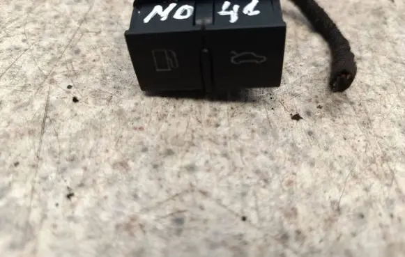 Audi TT TTS Mk2 Tailgate/boot open switch button 8P0959833A