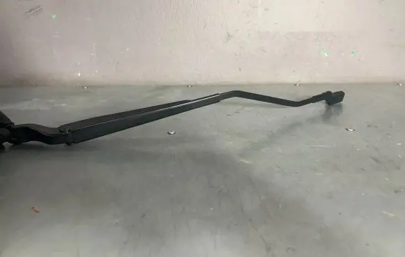 Renault Captur II Front wiper blade arm 288810776R