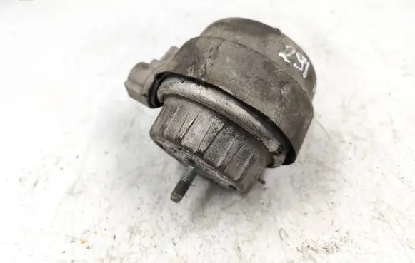 Engine mount bracket