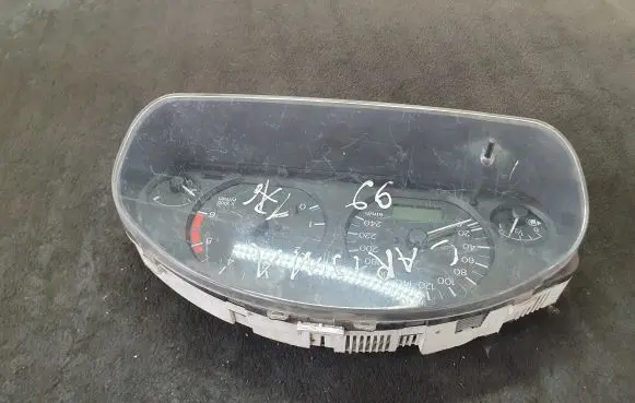 Mitsubishi Carisma Speedometer (instrument cluster) 0P017900