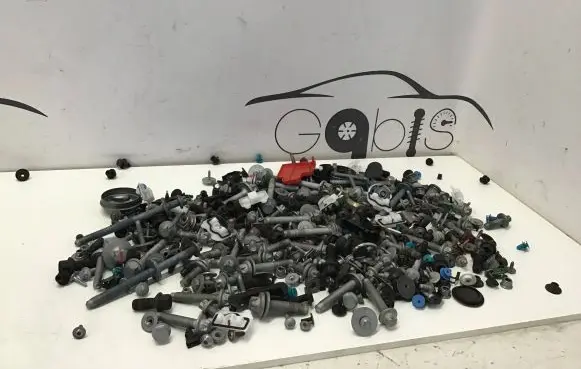 Mercedes-Benz B W247 Nuts/bolts 