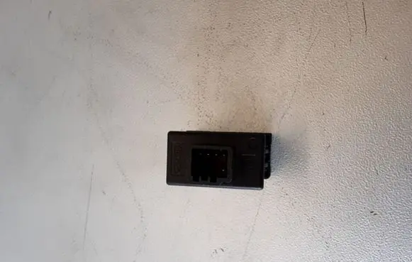 Hyundai Santa Fe Headlight level height control switch 933702B900
