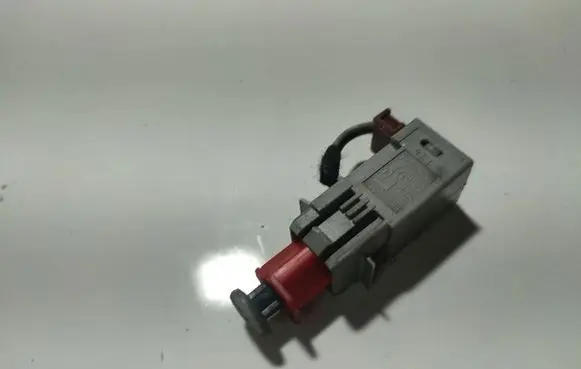 Opel Astra H Brake pedal sensor switch 55701396