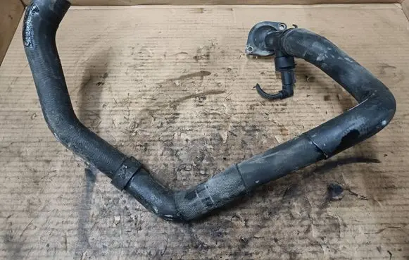 Volkswagen PASSAT B6 Engine coolant pipe/hose 03G121121D