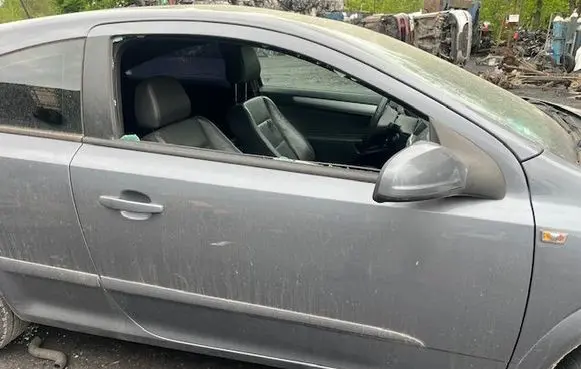 Opel Astra H Front door 