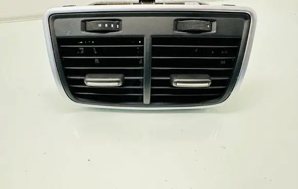 Rear air vent grill