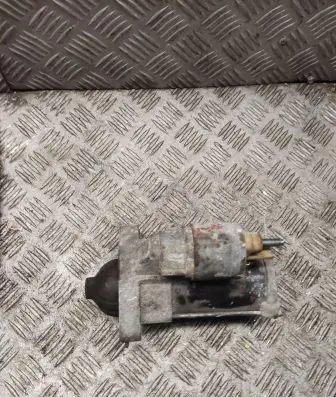 Opel Vivaro Starter motor 233002889r