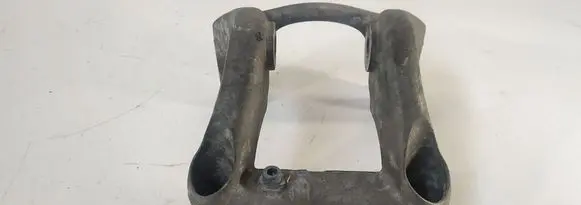 Engine mounting bracket