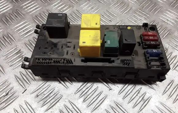 Mercedes-Benz E W210 Fuse module A0025452701 0005401550