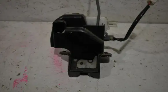 Loading door lock