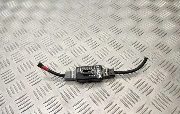 Jaguar XF X260 USB socket connector FW9319010CA