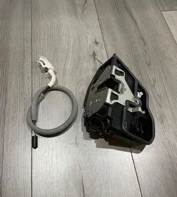 BMW 5 E60 E61 Front door lock 7167071