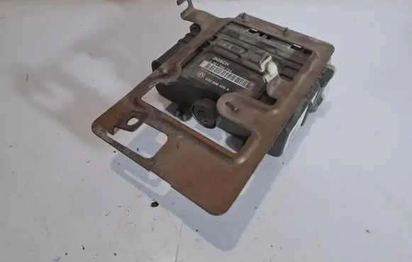 Volkswagen Golf III Engine control unit/module 032906026A 0261200764