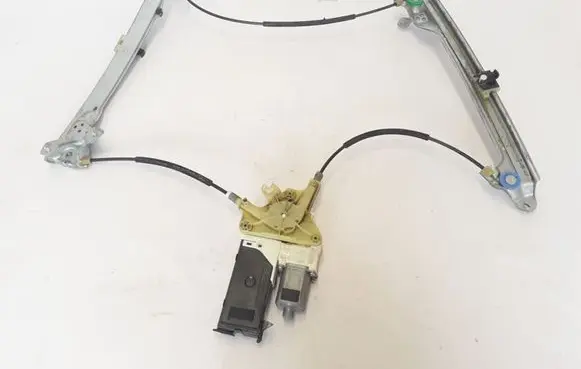 Renault Latitude (L70) Front window lifting mechanism without motor 807210010R