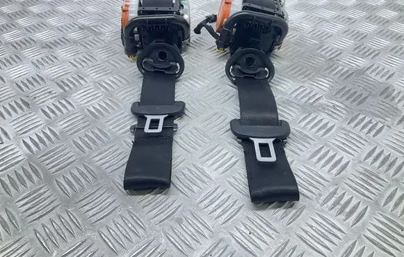 Audi A3 S3 8V Front seatbelt 8V7857706 8V7857705