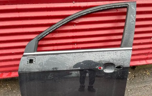 Chevrolet Captiva Front door