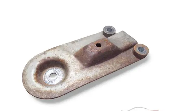 Engine mounting bracket