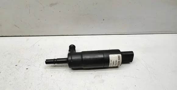 BMW 1 E82 E88 Headlight washer pump 8377430