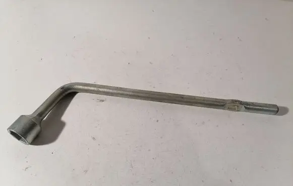 Lexus ES 250 - 300 - 330 Wheel nut wrench 