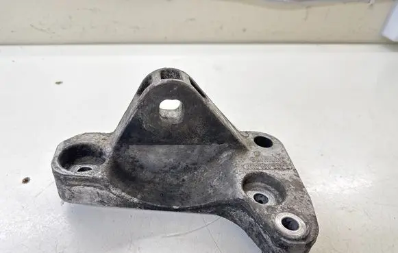 Volkswagen Transporter - Caravelle T5 Engine mounting bracket 7H0199207B